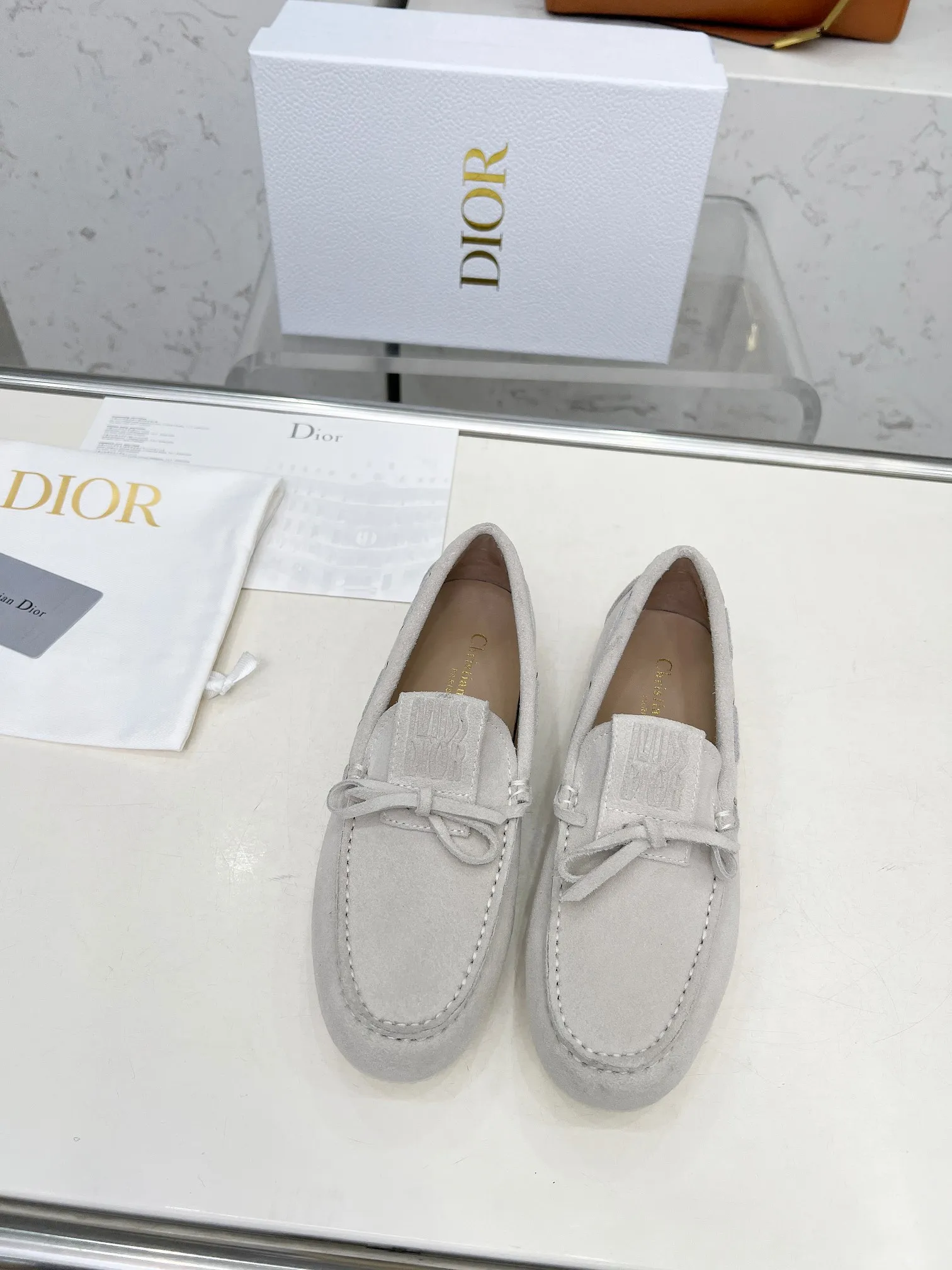 👟👟Ex-factory price 500👟👟 Dior's new spring and summer ultra-light jelly series loafers are brand new. The layout strives to create fashionable classic items. New products created at the first substantial show of Paris Fashion Week. The inspiration is cleverly combined by the D chief designer on the perfect shoe shape. Paired with brand buckles, it is even more fashionable! Original version, perfect and exquisite workmanship!  ✔️Upper: original fabric ✔️Inner lining: imported sheepskin lining ✔️Sole: original outsole ✔️Size: #35-41 (40 41 customized items are not returnable)